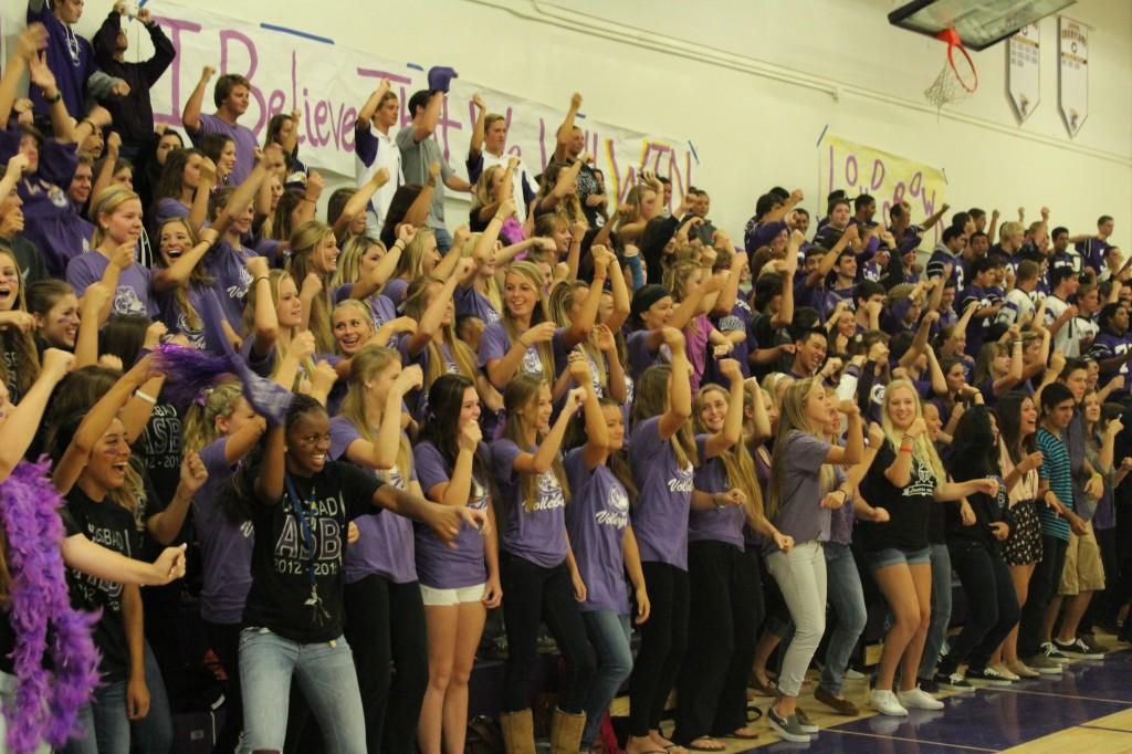 Senior+lancers+support+early+morning+pep+rally