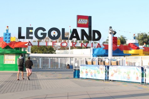 For the holiday season Legoland offers Snow Days. Snow Days bring fake now and ice skating to Carlsbad. 