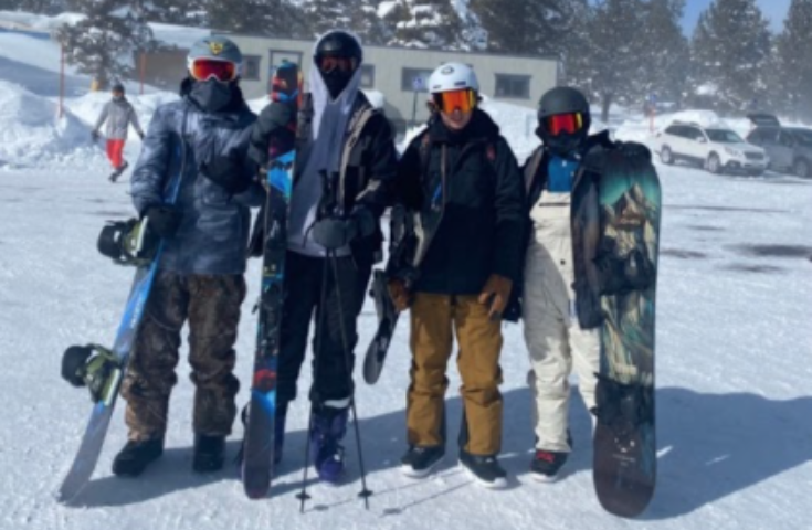 Sebastian+Rangel%2C+Matthew+Idris+and+friends+on+a+ski+trip+to+Mammoth.+Photo+by+Shuny+Sanie.